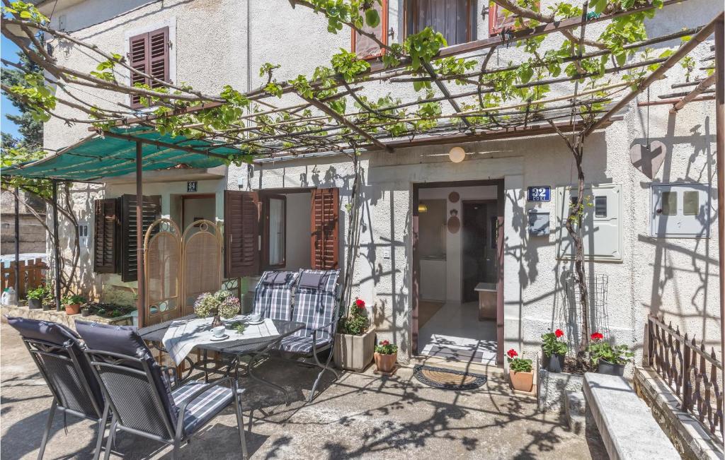 Beautiful Home In Funtana With 1 Bedrooms And Wifi