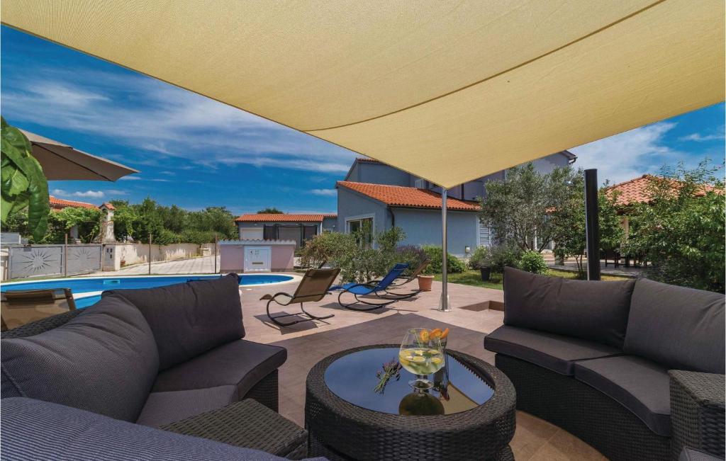Nice Home In Pula With 5 Bedrooms, Wifi And Outdoor Swimming Pool photo 3
