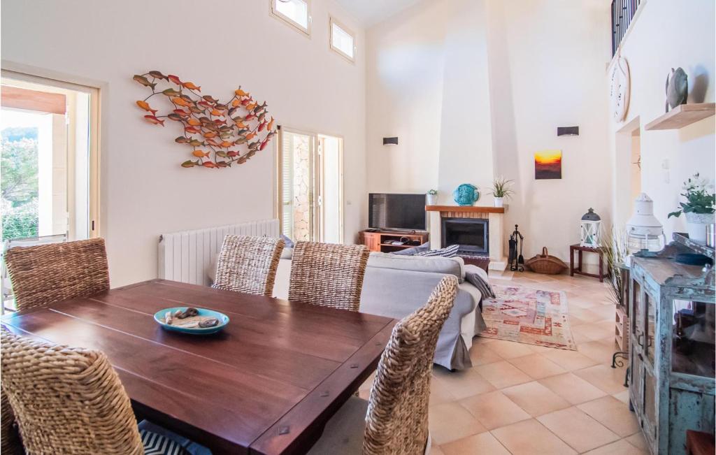 Awesome Home In Mallorca With Wifi, Outdoor Swimming Pool And Swimming Pool photo 3