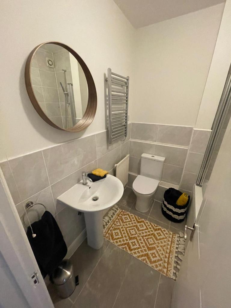52 Lansdown Crescent - Tap to explore photos