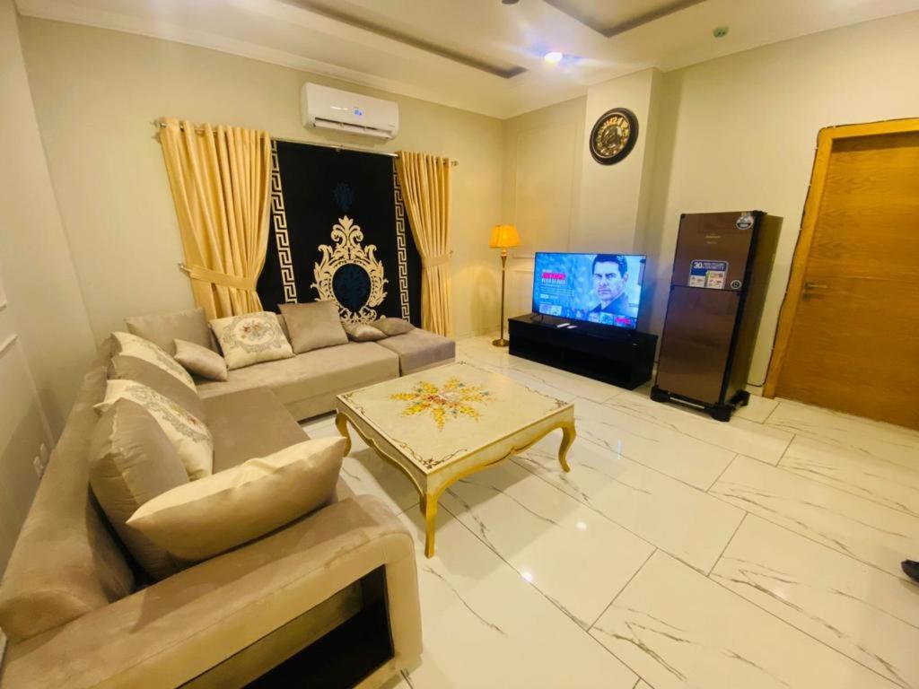 Holidazzle Serviced Apartments Bahria Town photo 4