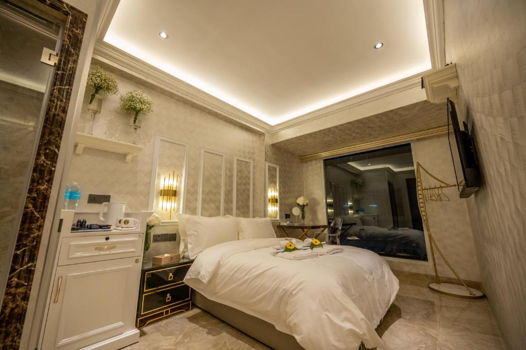 A Residence @ Between Hilton & Cititel Hotel