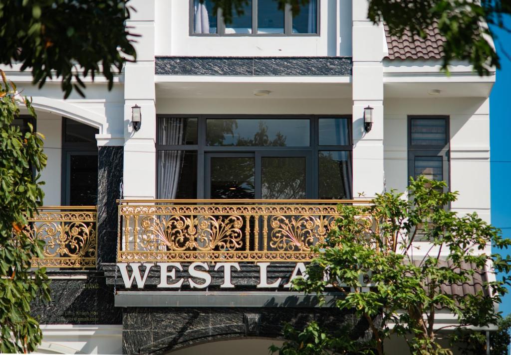 West Lake Hotel