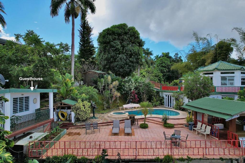 Pancho's Paradise - Rainforest Guesthouse with Pool, Gazebo and View photo 1