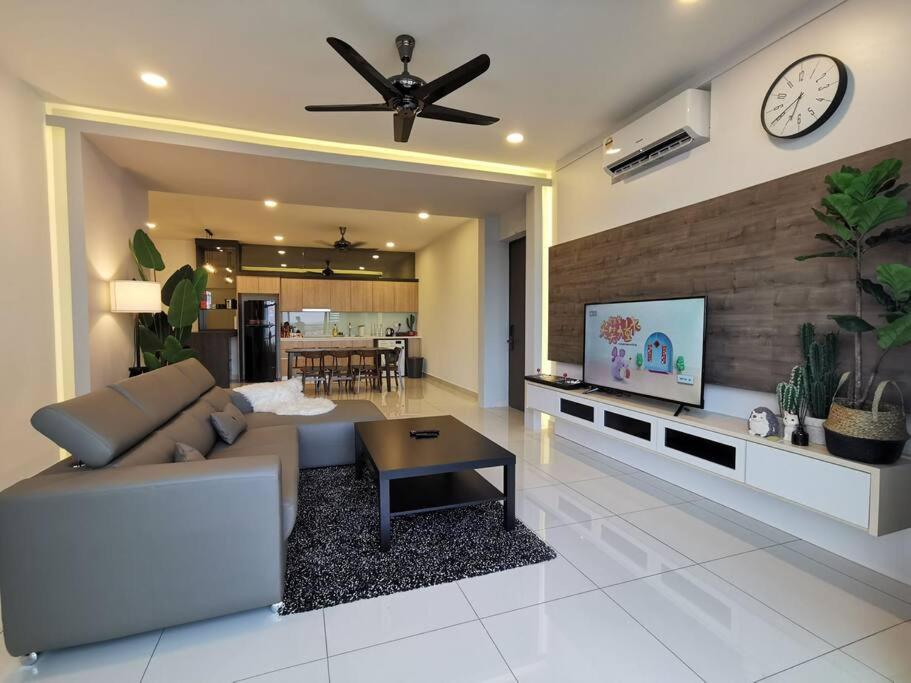 Grand Suites 4BR 12Pax Gathering First Choice WIFI NETFLIX!! 60"TV By STAY photo 4
