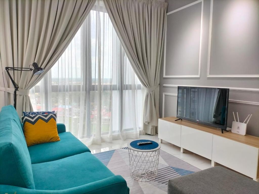Zulanie Suite Troika Residence, SPACIOUS AND COZY WITH POOL, Free Wifi & Netflix in Golden Triangle of Kota Bharu photo 3
