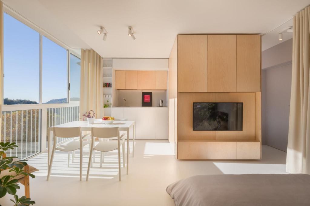 Elegant Studio Apartment with Panoramic View photo 1