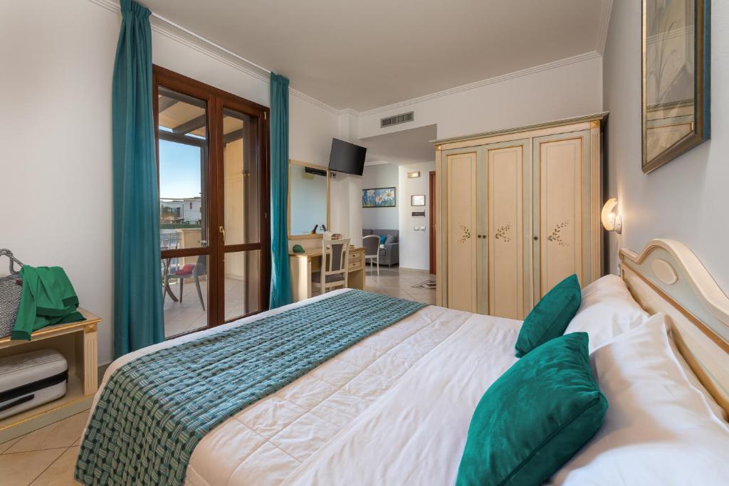 Helios Hotel photo 1
