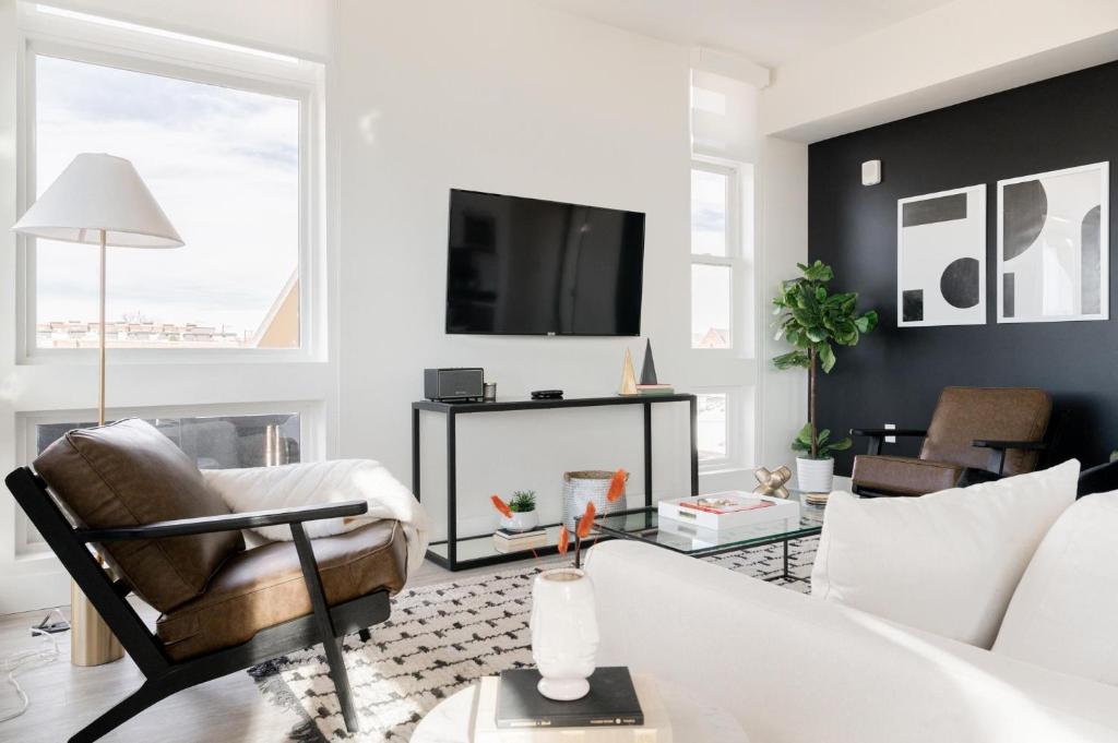 Chic Gallery Loft - Amazing Deck - Zuni Lofts photo 4