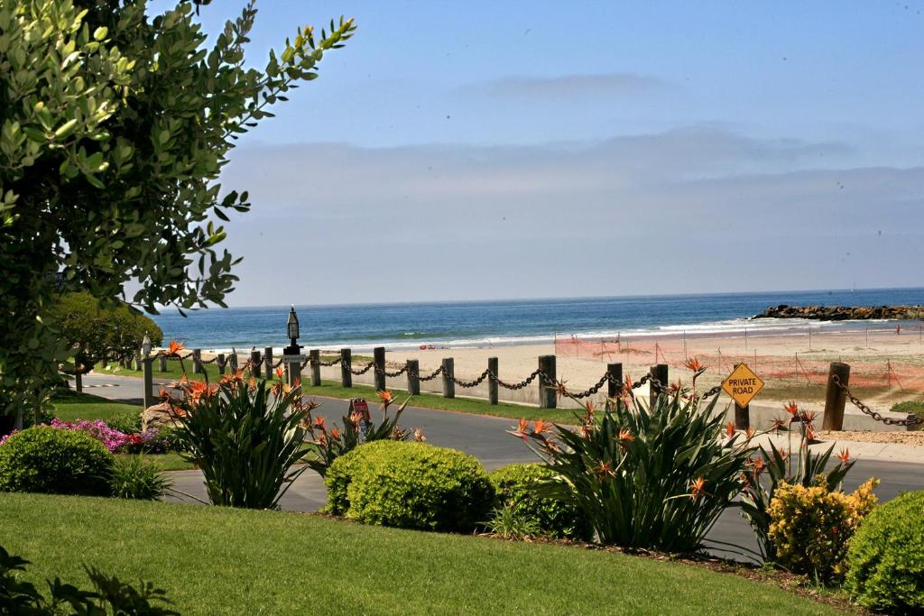 F9 - Beach Cottage Getaway image
