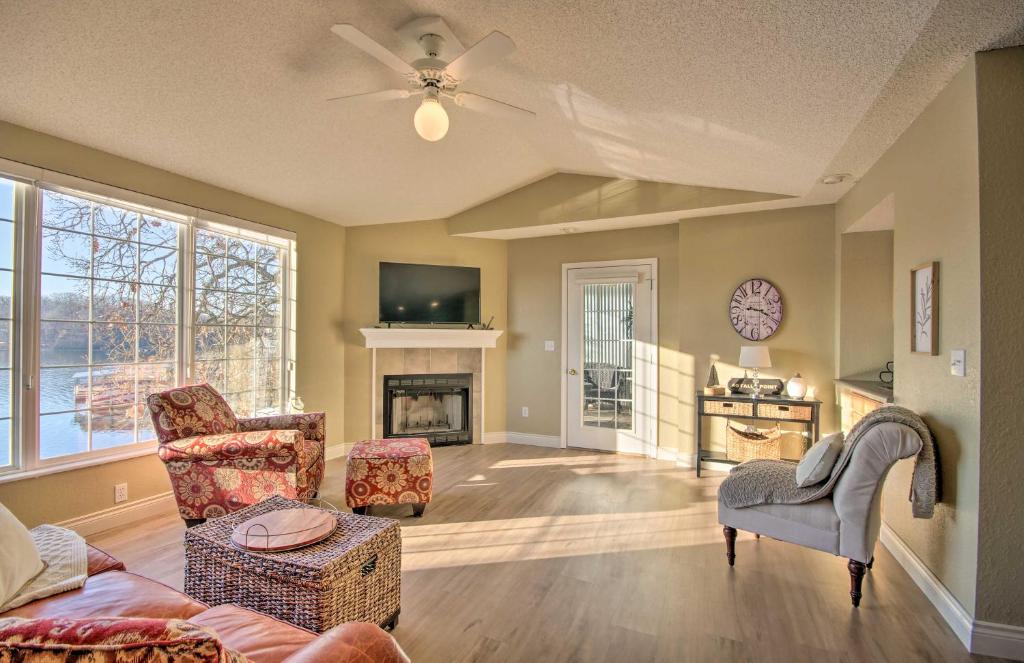 Waterfront Townhome with Private Dock and Lake Views photo 2
