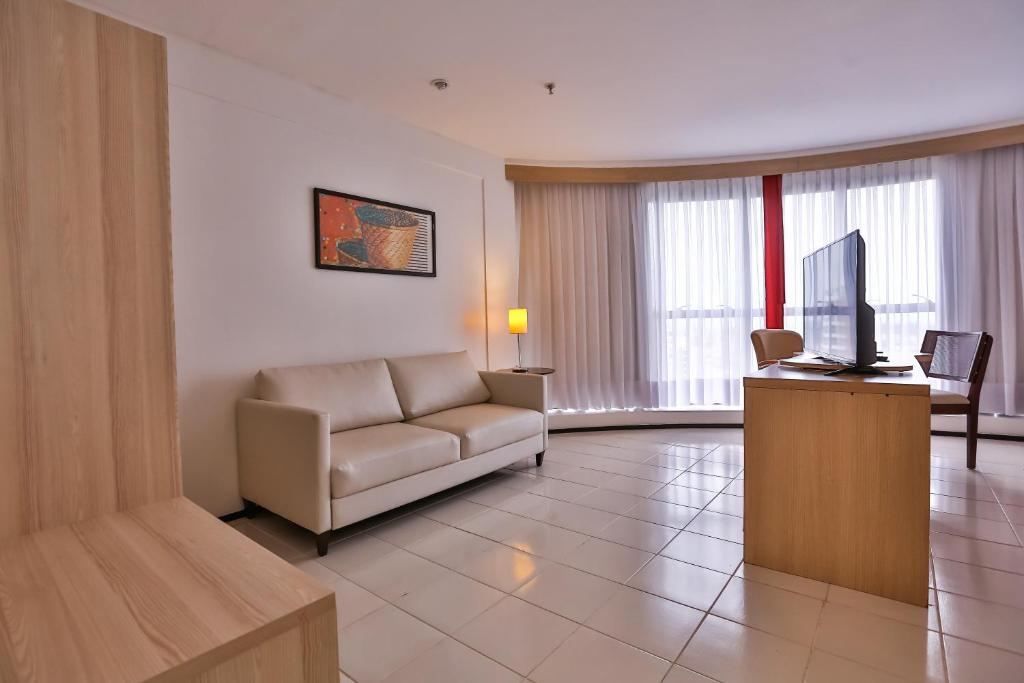 Quality Hotel Manaus - Tap to explore photos