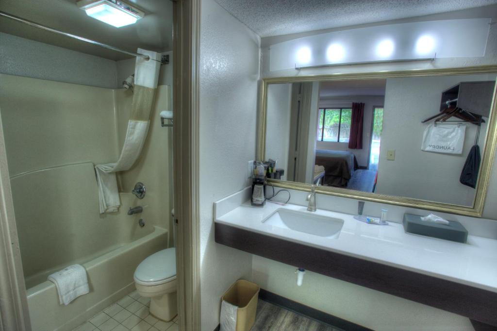 Budgetel Inn and Suites Plus Helen photo 1