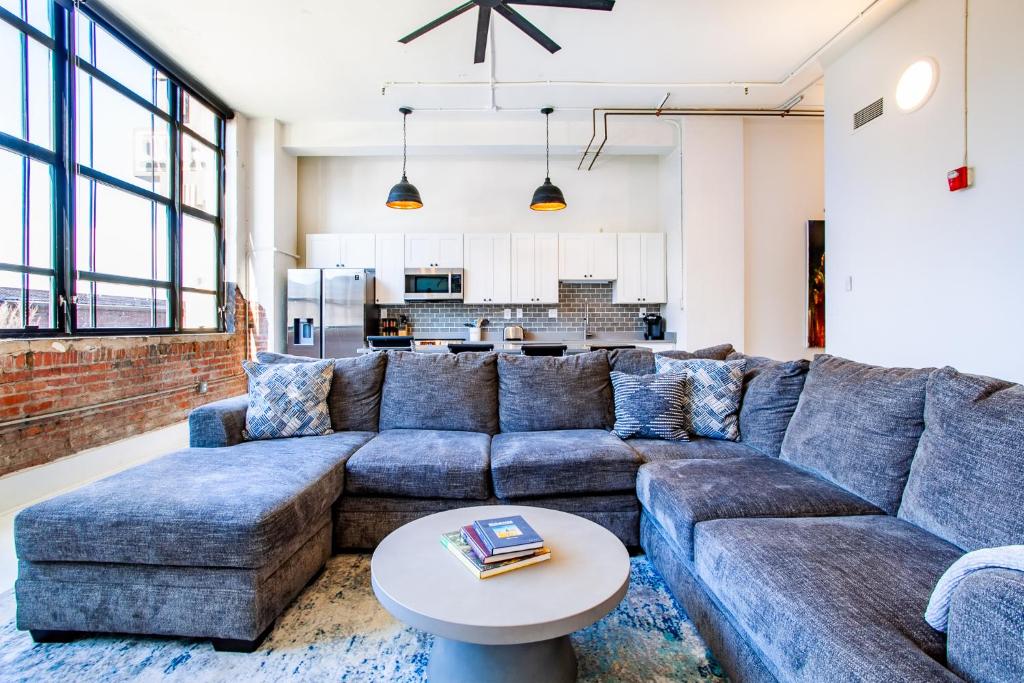 Spacious Sterchi Loft Getaway- Downtown Getaway photo 2