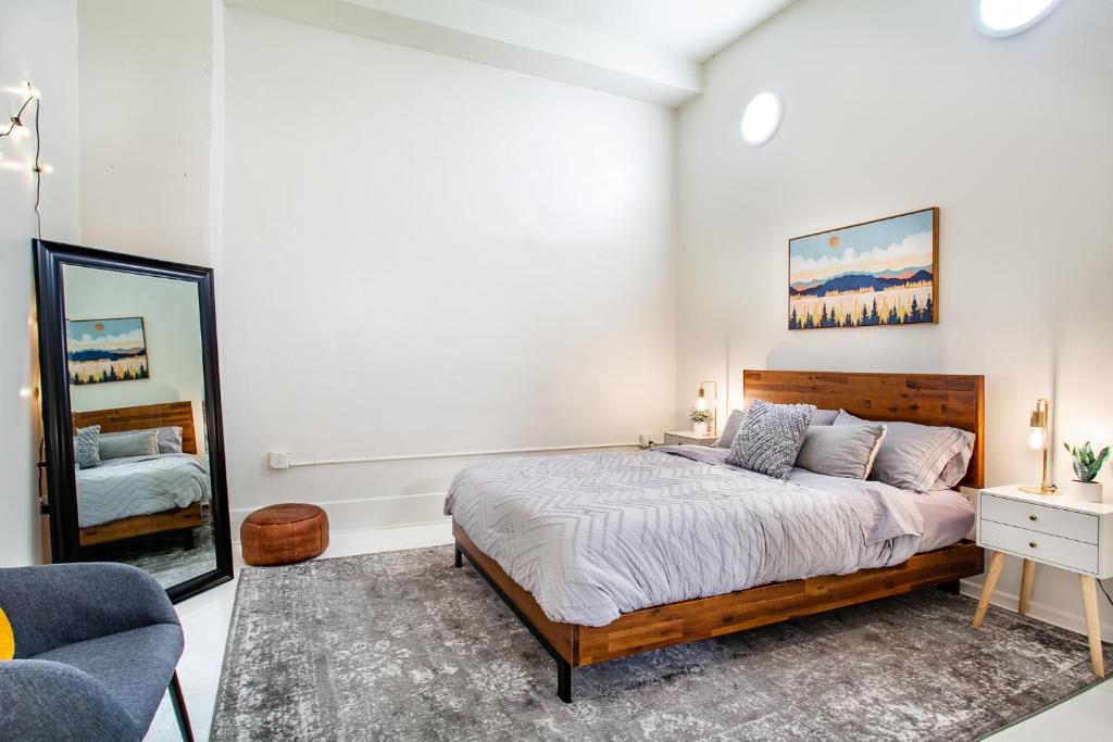 Spacious Sterchi Loft Getaway- Downtown Getaway photo 3