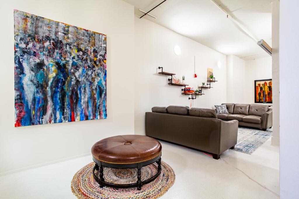 Spacious Sterchi Loft Getaway- Downtown Getaway photo 4