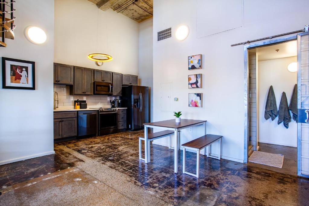 Sterchi Lofts Getaway - Downtown Knoxville photo 4