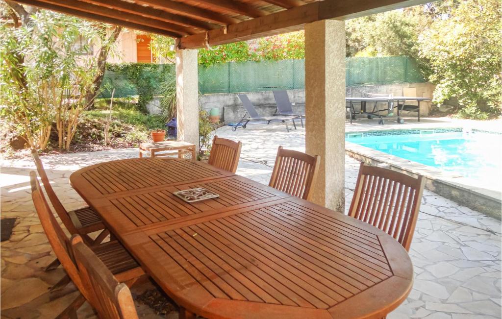 Stunning Home In Sussargues With Wifi, Outdoor Swimming Pool And Swimming Pool photo 2