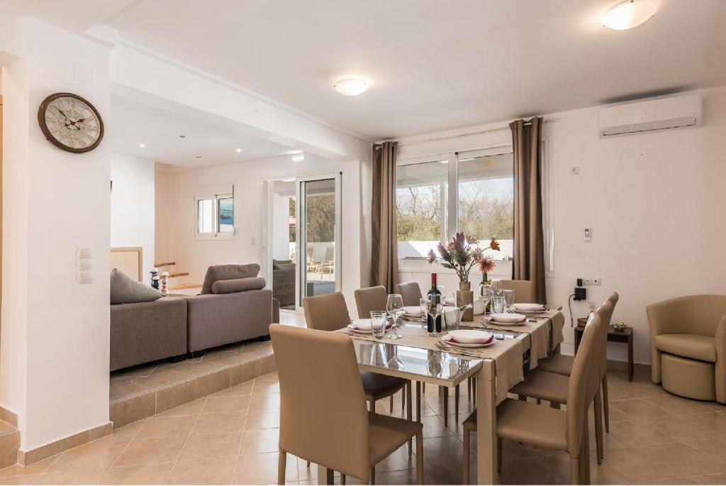 Villa Astra walking distance to the beach and to Georgioupolis center photo 2