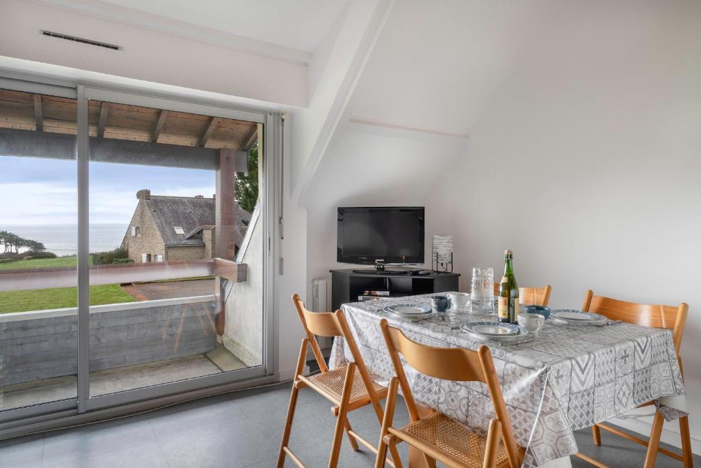 Appartement accueillant pour 4 personnes, a quelques metres de la plage photo 2