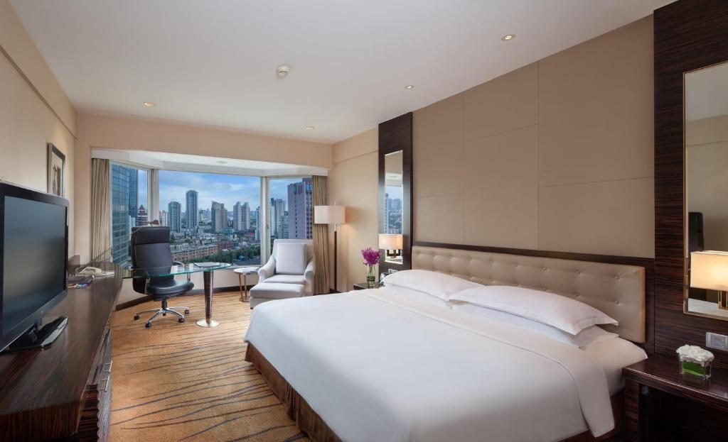 Двухместный (Номер Делюкс с кроватью размера «king-size»), Hilton Shanghai