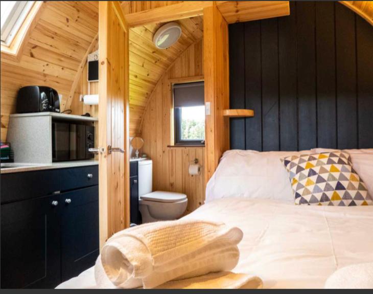 Robins Nest Glamping Pod with Hot Tub photo 3