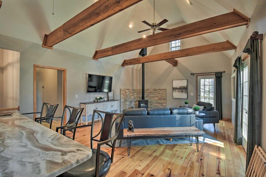 Family-Friendly Lake Lanier Escape on 2 and Acres! photo 4