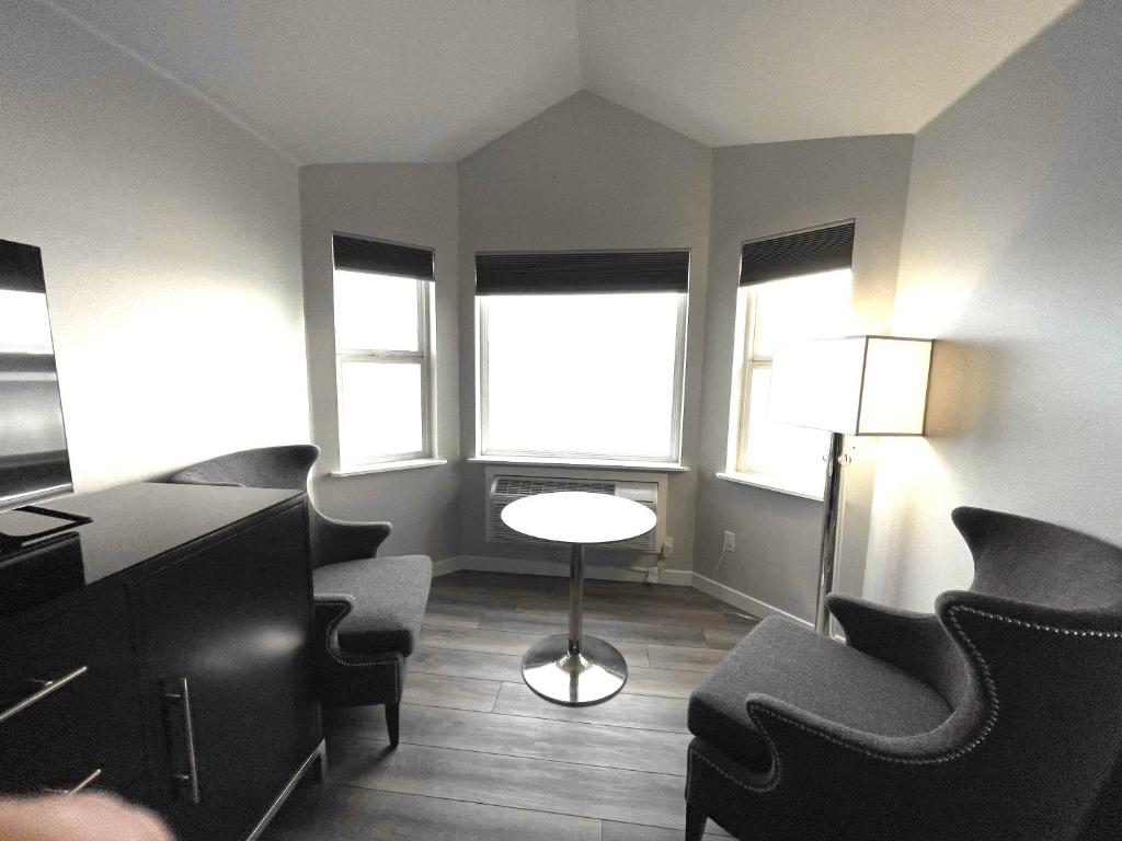 Tides Inn & Suites photo 4
