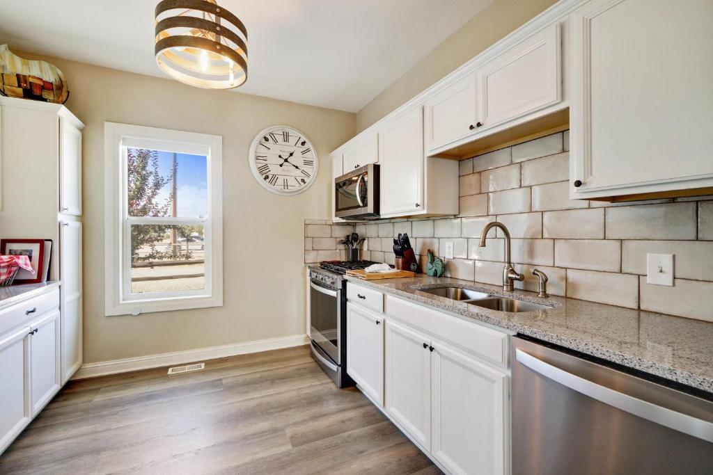 Horsethief - Quiet Country Getaway W- Big Yard!