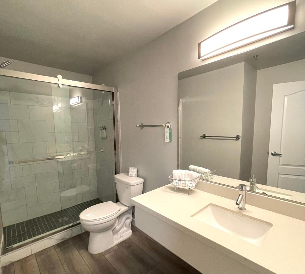 Tides Inn & Suites photo 3