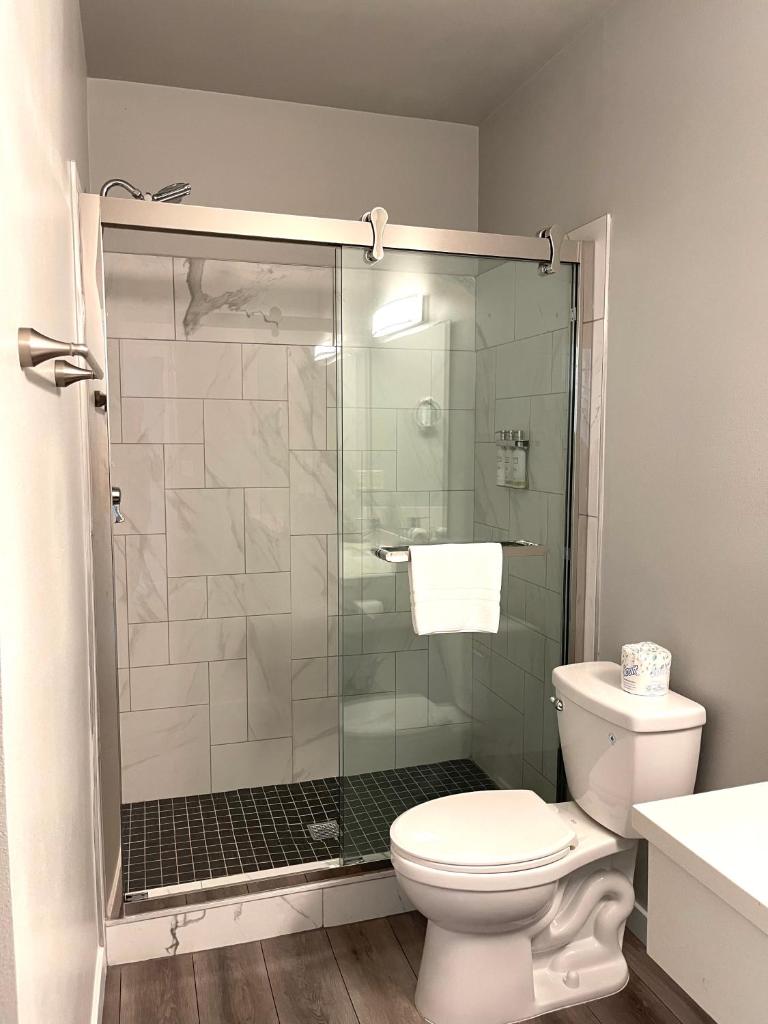 Tides Inn & Suites photo 1