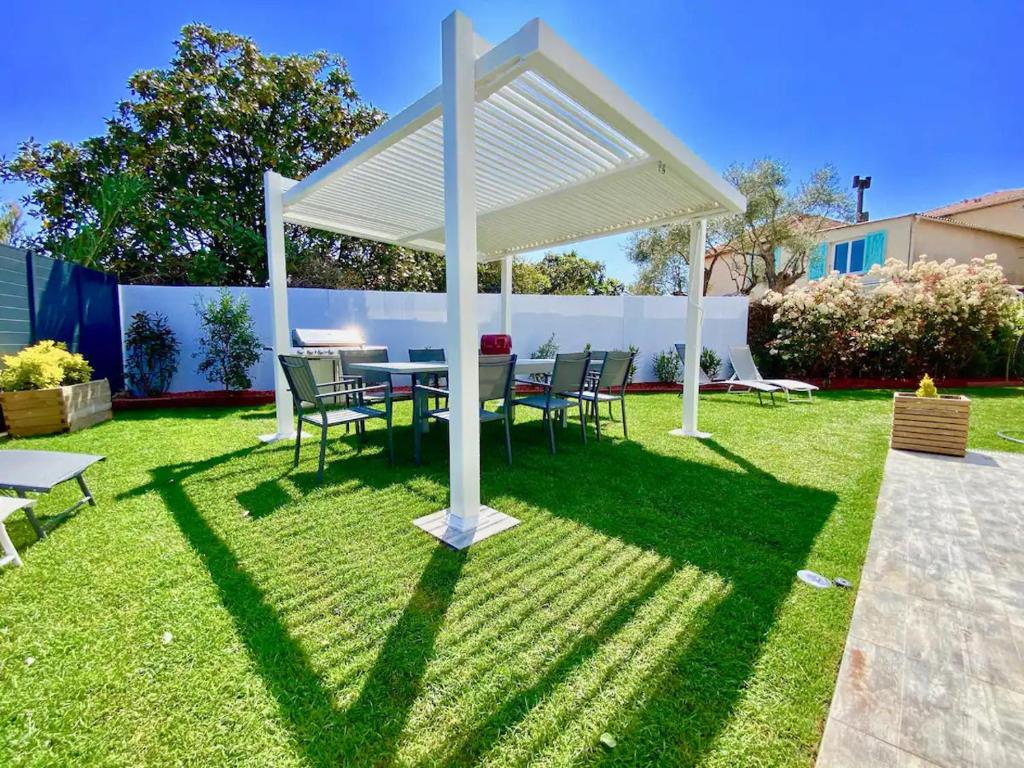High Standing! 200m2 Private Garden Jacuzzi Sun Bed & Interior Spa photo 1