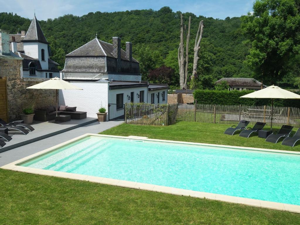 Stylish Mansion in Ardennes with shared Pool photo 4