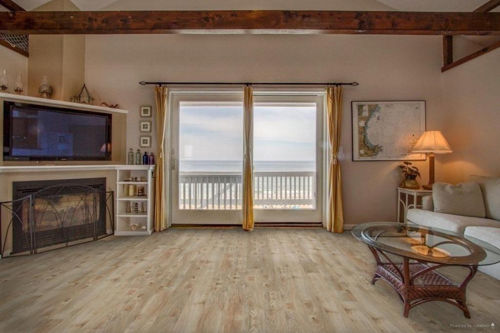 Oceanfront Penthouse with Family & Friends image