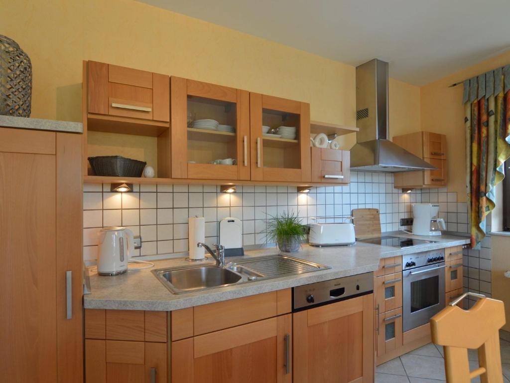 Cushy Apartment in Nohn with Terrace Garden BBQ Heating photo 4
