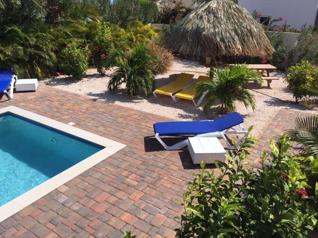 Magnificent villa near the beach in the upscale district of Vista Royal, Jan Thiel photo 3
