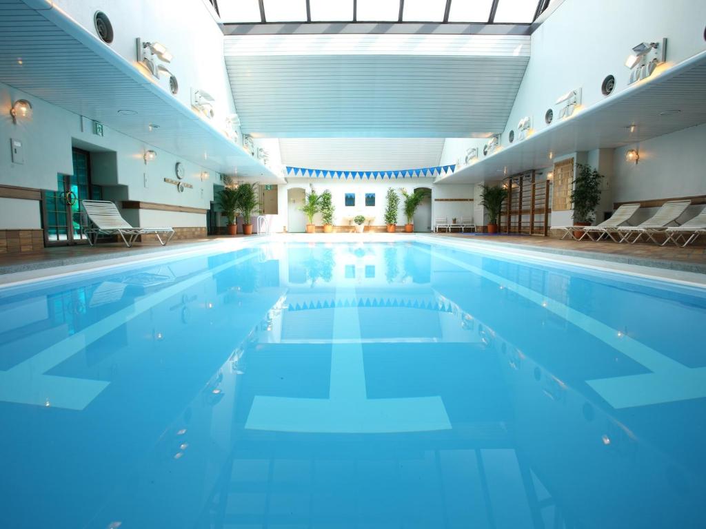 ANA Crowne Plaza Osaka by IHG - Tap to explore photos