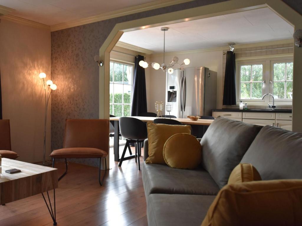 Modern Holiday Home in Kaatsheuvel with bubble bath photo 4