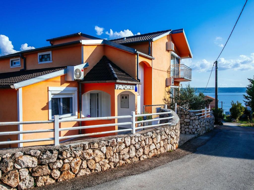 Beautiful Holiday Home in Maslenica near Beach photo 3
