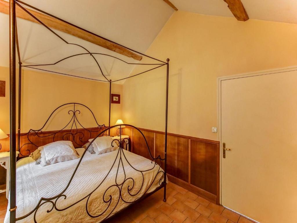 Holiday home in a park in Raizeux with terrace photo 2