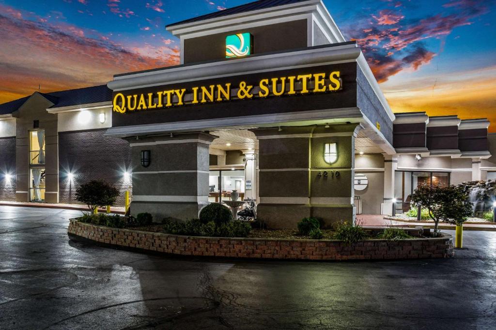 Quality Inn & Suites Kansas City - Independence I-70 East image