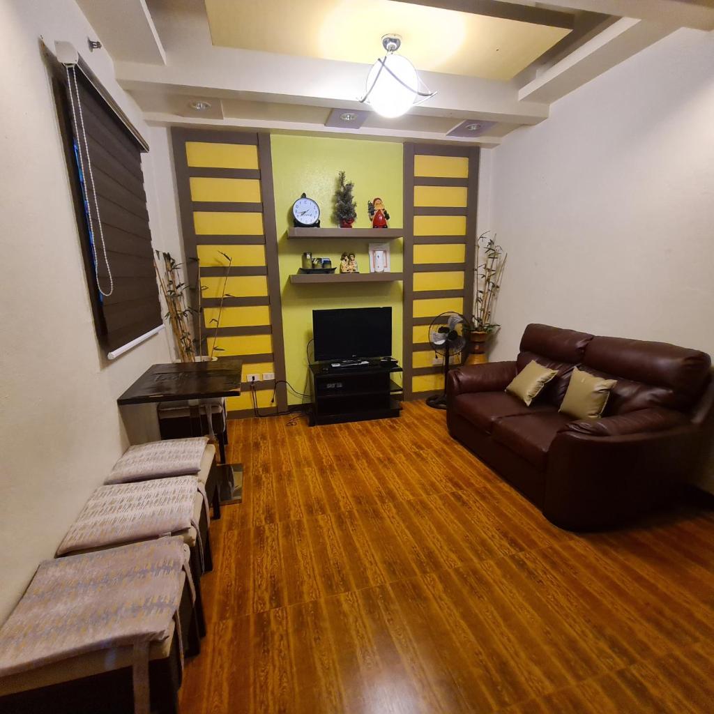 722 Metropolis Tower Unit 212 photo 4