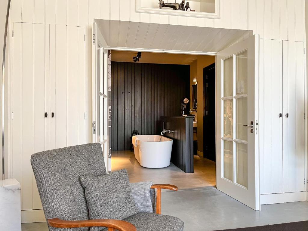 Van der Gang Suites photo 3