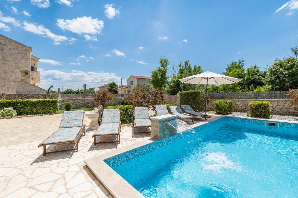 Villa Karin with heated pool photo 4