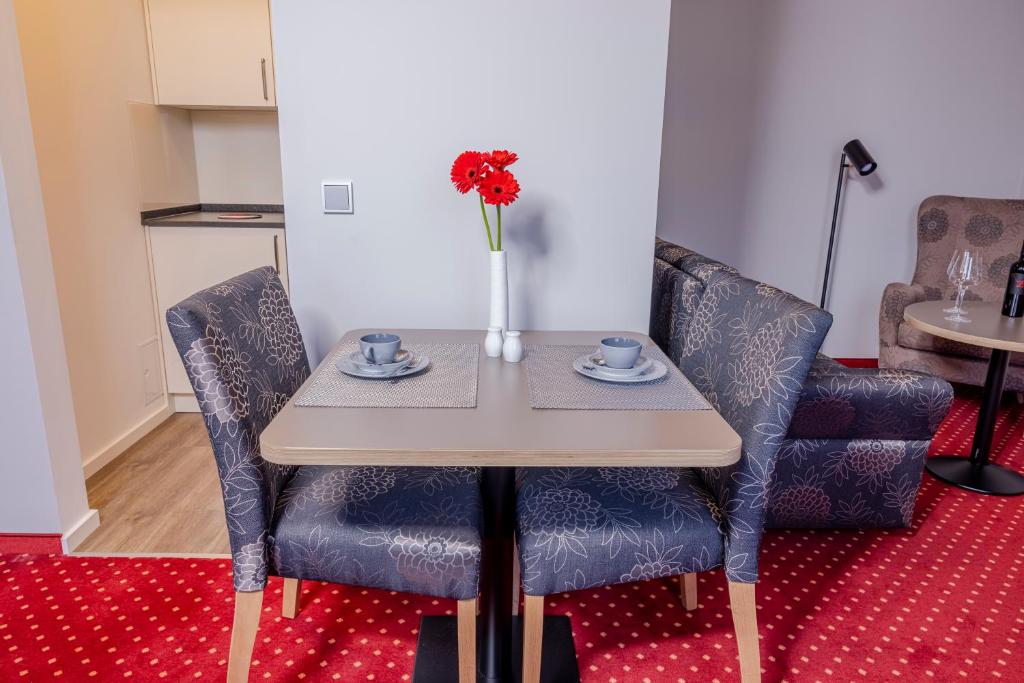Hotel KonradP Holzkirchen photo 3
