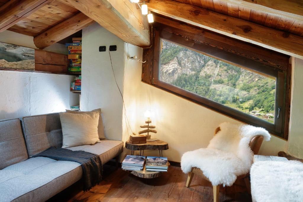 HelloChalet - Chalet da MiRo - Sunny terraces with stunning Matterhorn views, reachable on foot only photo 3