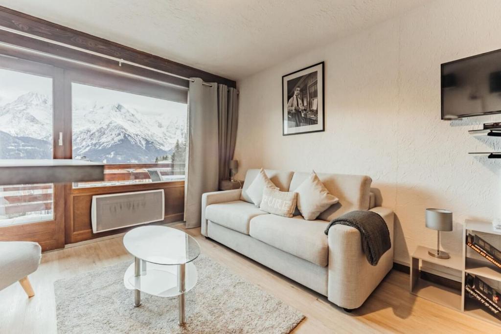 Furnished studio on the ski slopes with a terrace & panoramic views photo 1