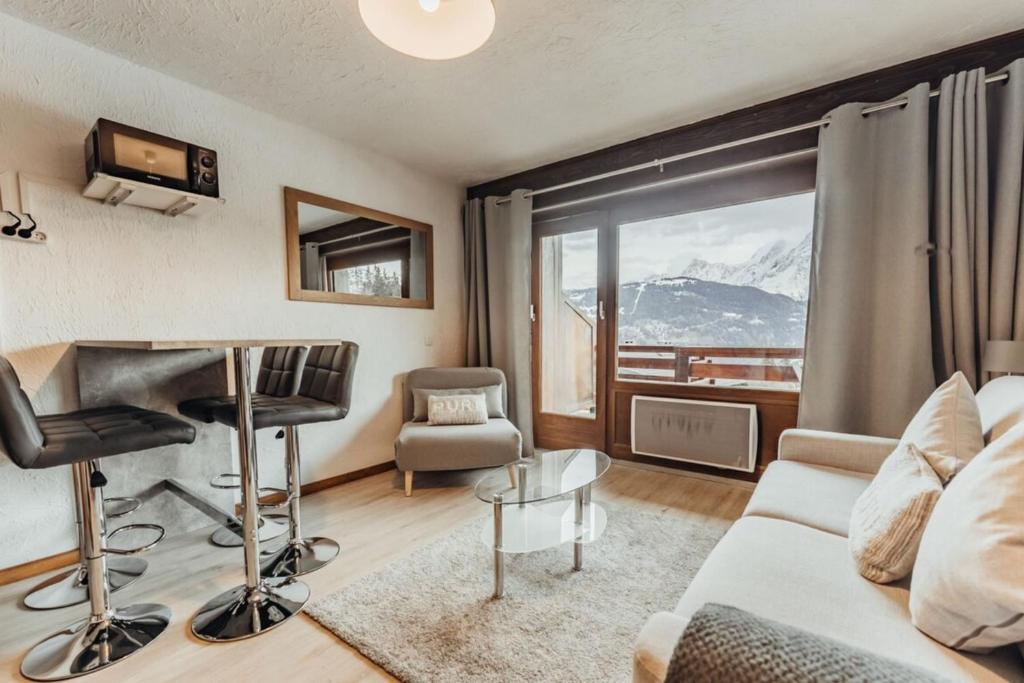 Furnished studio on the ski slopes with a terrace & panoramic views photo 3
