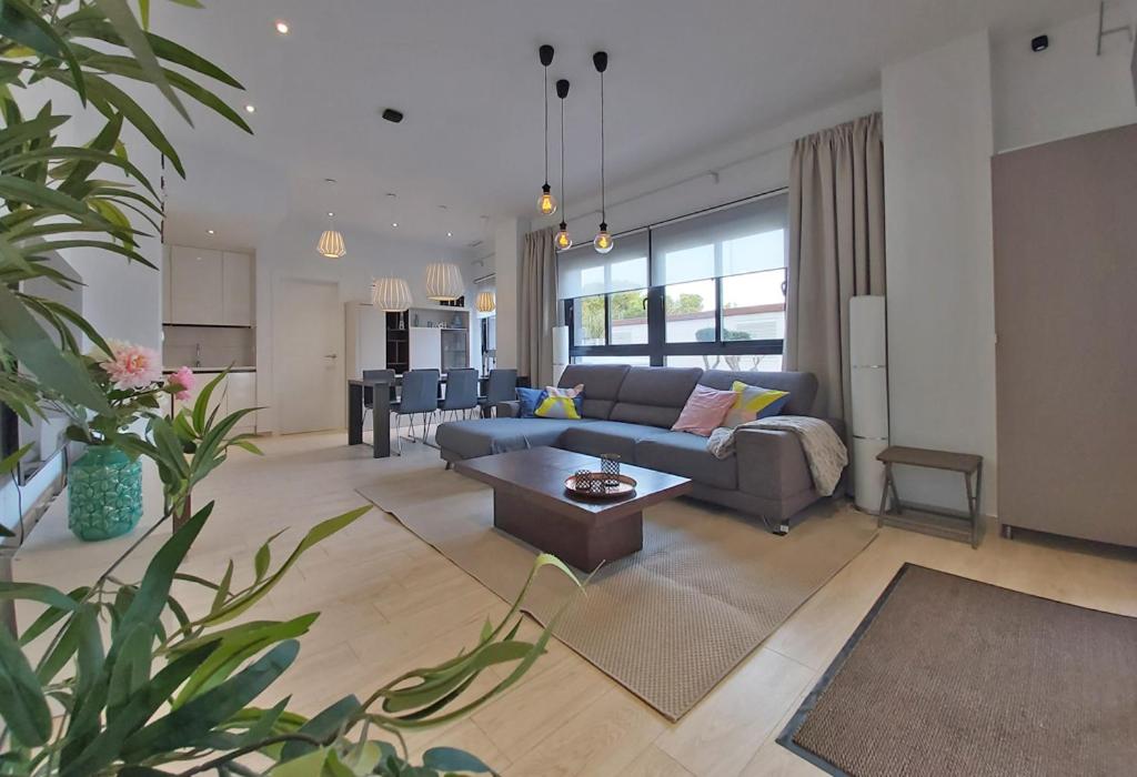 Begane grond appartement met zeezicht voor maximaal 6 personen en 1 baby photo 1