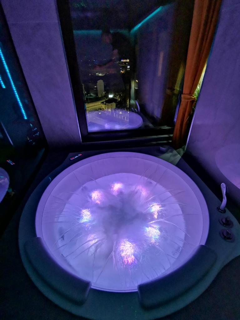 PentLux - SPA Penthouse in the heart of Skopje photo 4